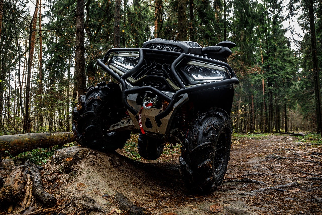 Loncin XWolf 700L MUD на сложном лесном рельефе